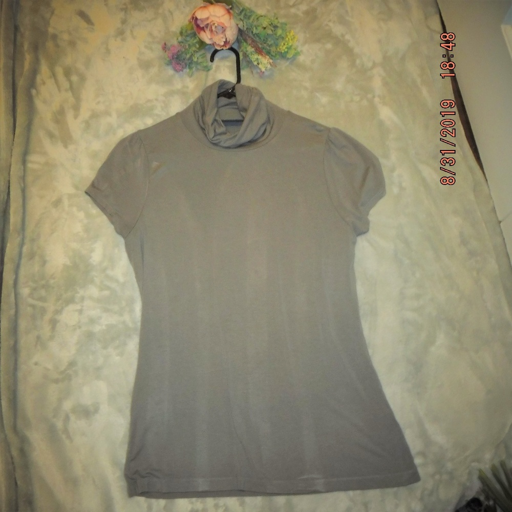 Gray short sleeved turtleneck